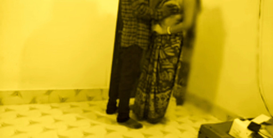 Teensex: Eu fui para a casa quente de bhabhi durante as...