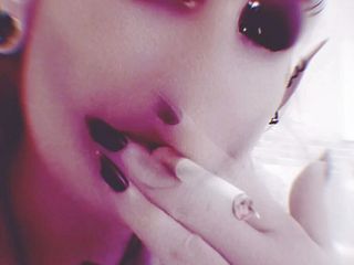 EstrellaSteam: L&#039;elfo scuro si fuma una sigaretta