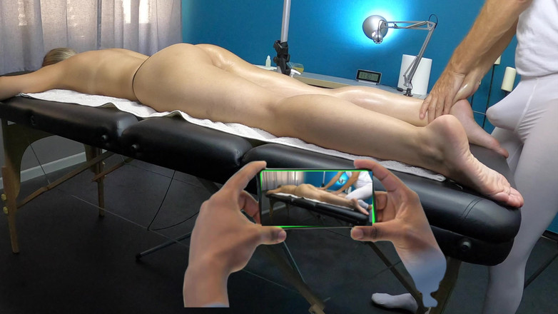 Markus Rokar Massage: Ehemann beobachtet, wie ehefrau masseur seinen schwanz auf dem körper...