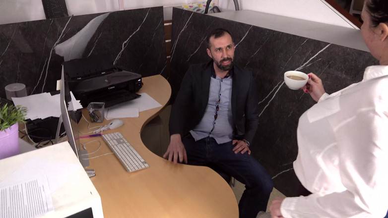 Studio92 amateur sub sluts: Nore la salope du bureau