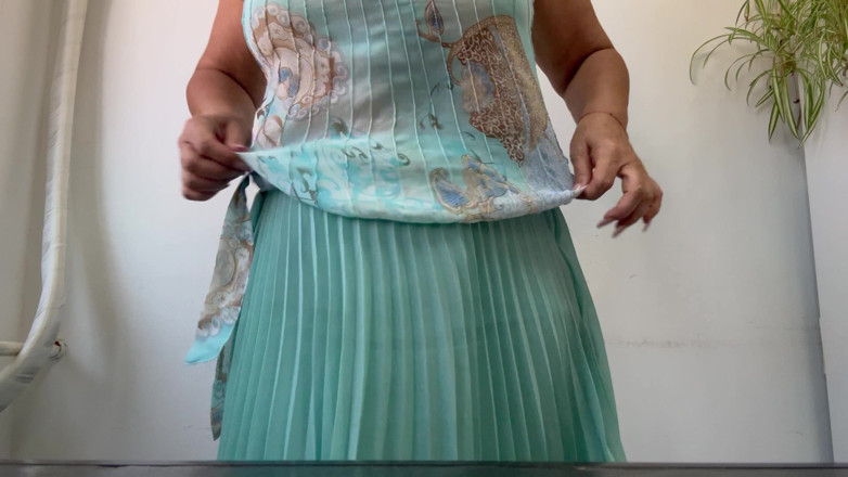 Step Mommy: Saya miang lagi di pejabat dan saya angkat skirt saya...