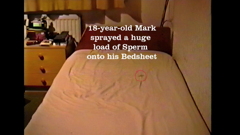 Mark Hannes: Naga masturbacja na łóżku od Young Marka