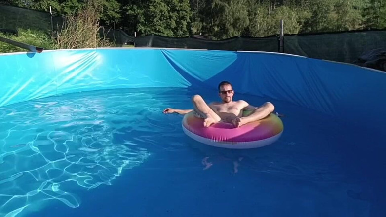 kickerscooter: Wet Summer Ride. Handjob in the Pool