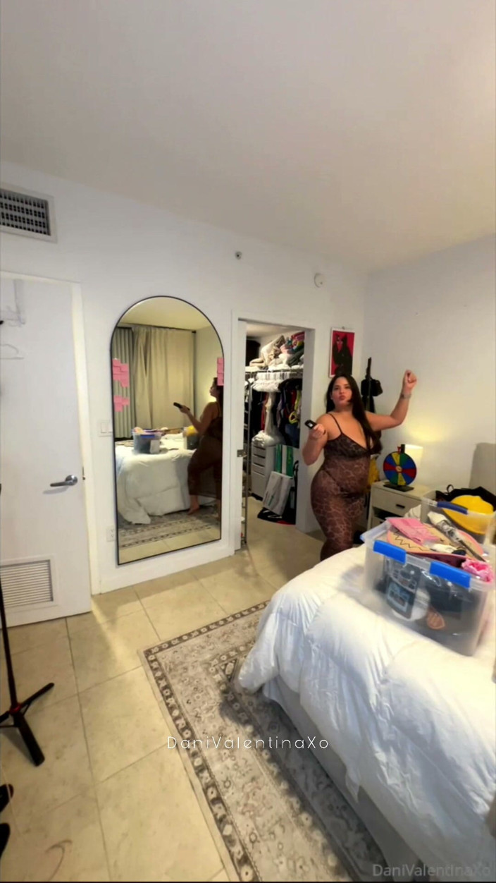 Dani Valentina: Cubaan suci pada stream langsung bertukar kepada keseronokan miang Feral...