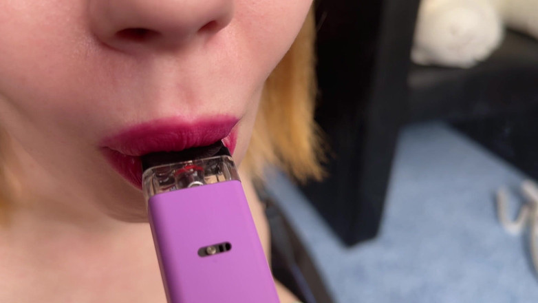 Eva Deva: Sigara içme fetişi.i sigara içiyorum, beğendin mi