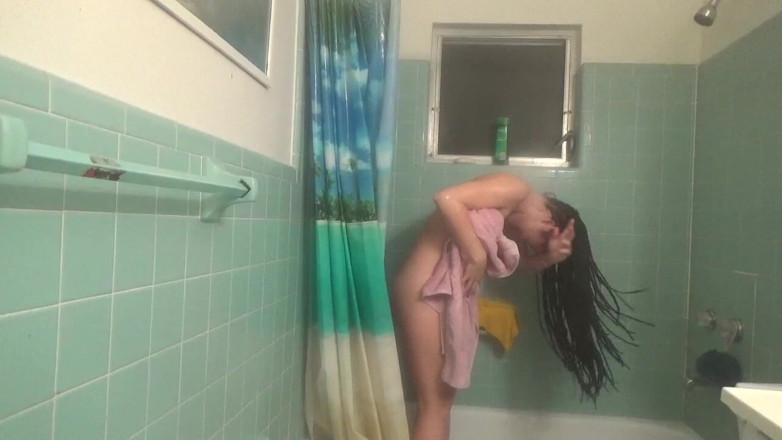 Goddess Vivian Leigh: Shower and Hair Washing