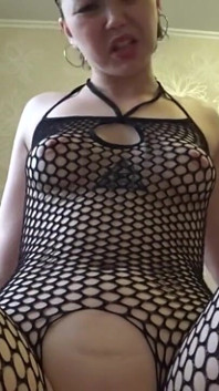 Ik moest een video maken met mijn vriendin die met mij zuigt en neukte in een nieuwe sexy bodystocking