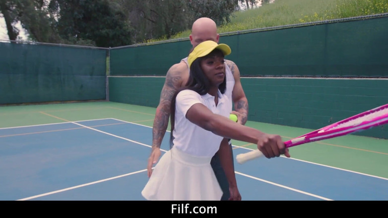 FILF - Father I'd Like To Fuck: La negra de tenis Anna Foxxx toma lecciones anales del...