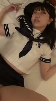 高挑的黑发篮球美女 - 苗条的170厘米制服女孩自拍性爱视频