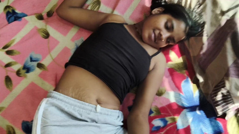 Sonali Sanu: Villaggio indiano indiano sorellastra calda cognato cognato cazzo in video...