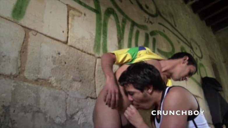 Crunch Boy: Ung latino knullad av rak nyfiken arab utomhus