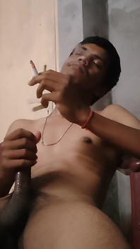 Cute boy masterbation z paleniem