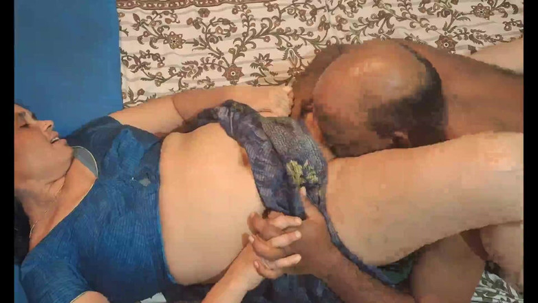 Sexy sindu: Горячий секс индийской красивой деревенской жены с бойфрендом