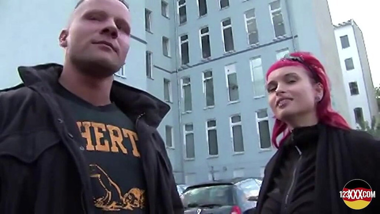 123XXX - 100% Amateurs: Divoká německá dívka se zrzavými vlasy šuká v lese