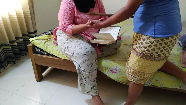 Aria Mia: 20대 핫한 여대생을 따먹어, 시험에 실패했을 때 따먹기 - 침대 사정