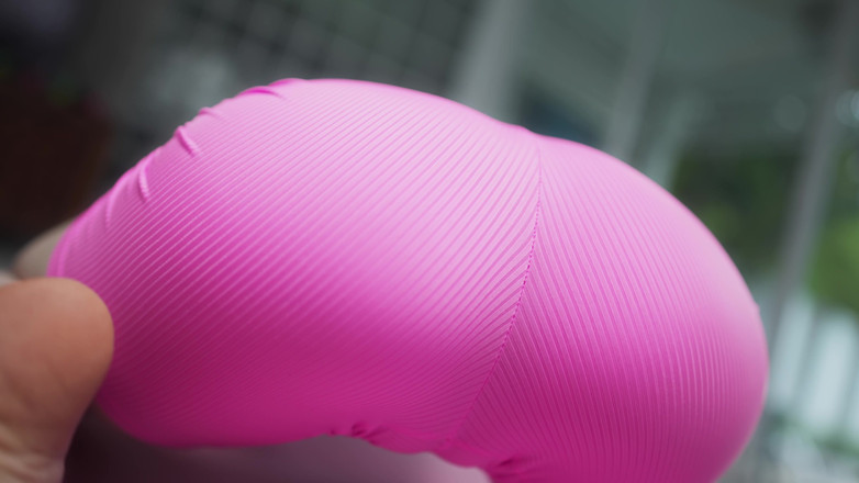 Karneli Bandi: Zlobivá teenagerka se rozhodla ukončit trénink v tělocvičně s orgasmem