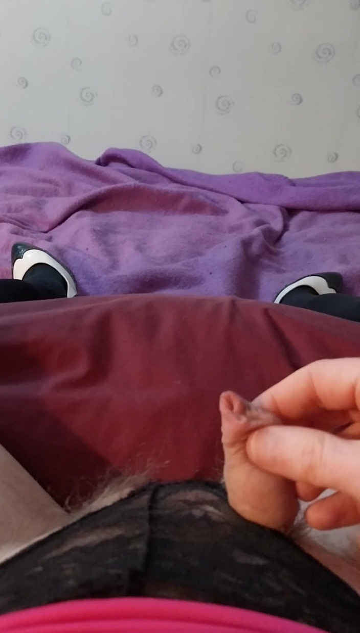 Cindy Belfast: Sledujte nadšený drobný klitoris, Plugged Sissy Cumshot