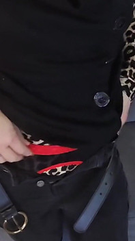 La miLF sofy gioca da porcellina in cam con la sua figa bagnata