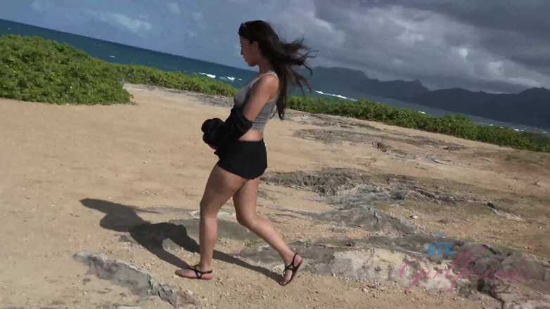 ATK Fans (Girlfriends): Liburan virtual oahu bareng sophia leone 1/2