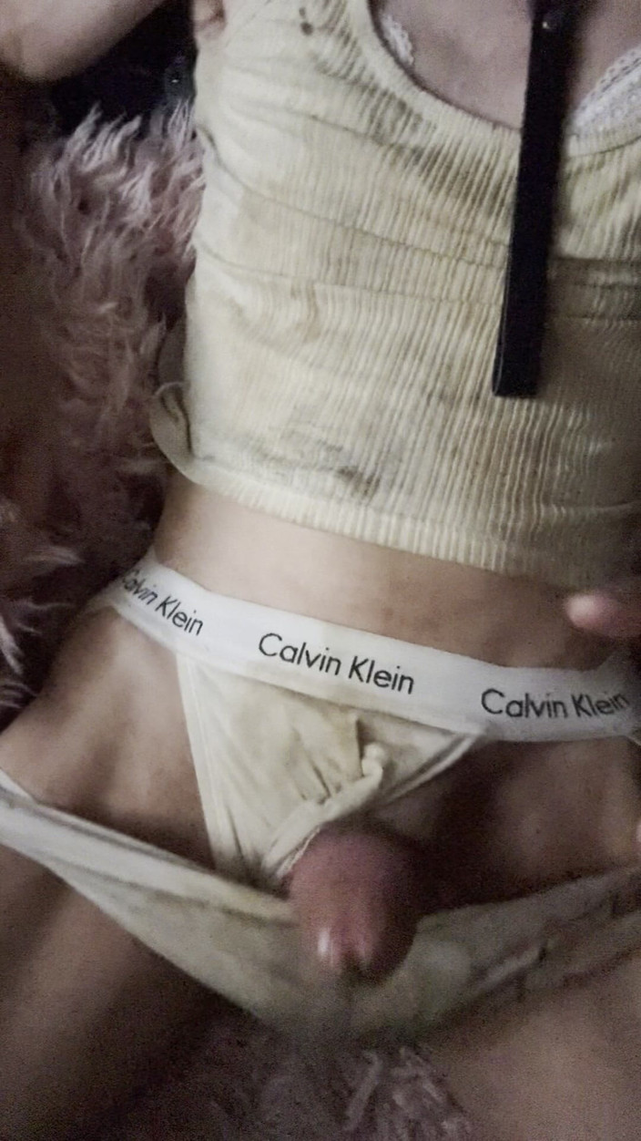 Taylor Tash: Sissy sử dụng que âm thanh