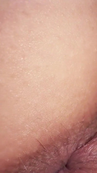 Schönes mädchen und ihre großen nippel