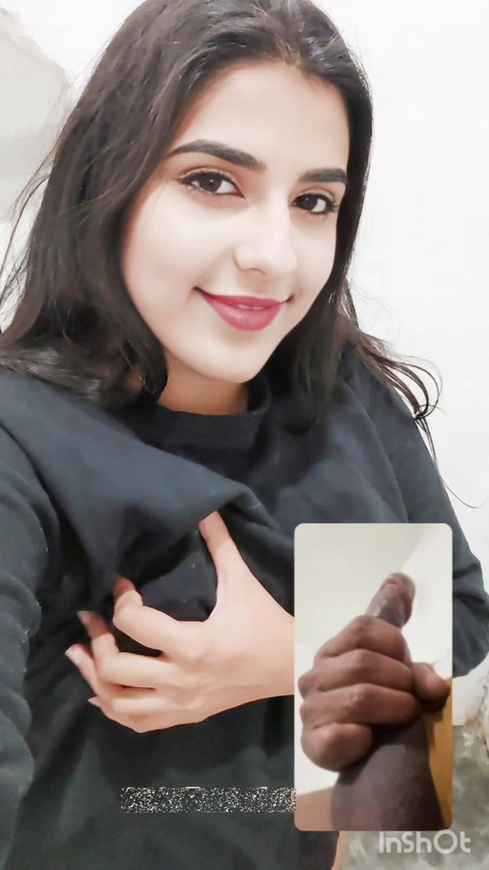 Naughty_Sana: Sorellastra arrapata si masturba con il suo ex su Whats...