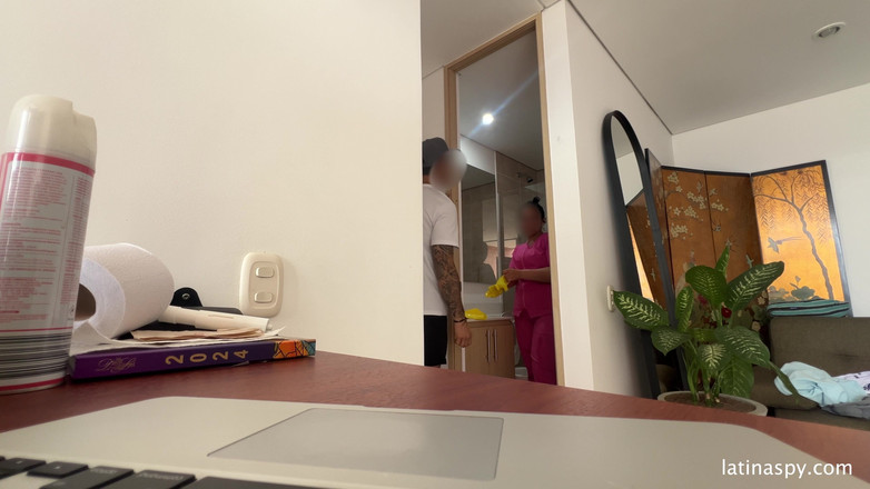 Latinaspy: Zimmermädchen mit riesigem arsch putzt wohnung dann wichst ihren chef...