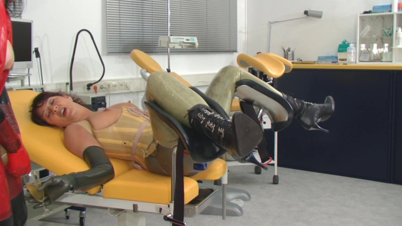 Rubber & Clinic Studio - 1ATOYS: Kinky vanilla-cream enema