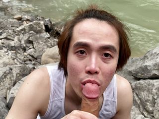 Hung rice queen top boy: Ngentot kontolku sampai telan spermaku di pinggir sungai