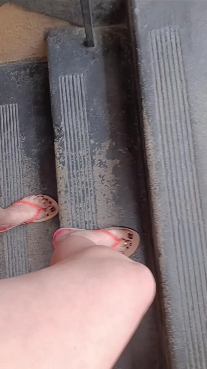 Kinky Lyrical: Asmr - Flipflop and Stairs with Kinkylyrical