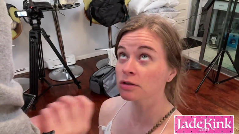 Jade Kink: Onderdanig meisje praat tegen zichzelf terwijl ze in haar keel...