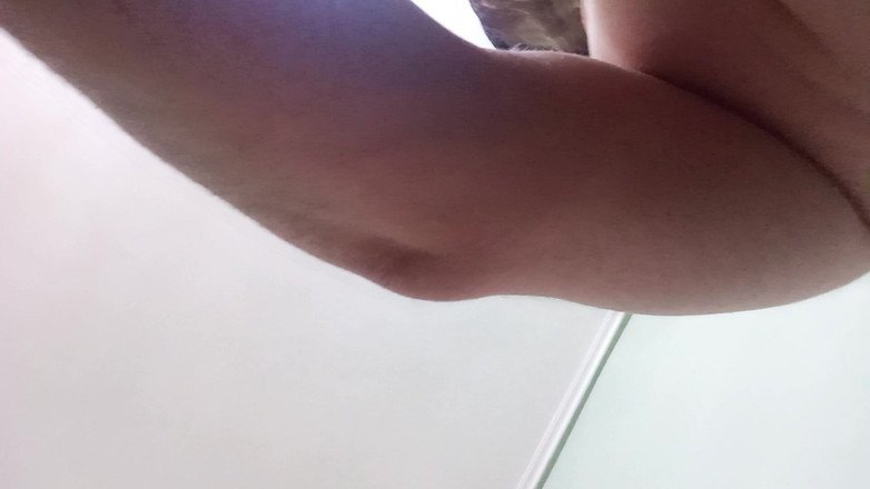 Greek cross lovers: Jsem Elena Andreou, nejbláznivější kříž v Řecku. Roztrhá mě to. Opravdu...