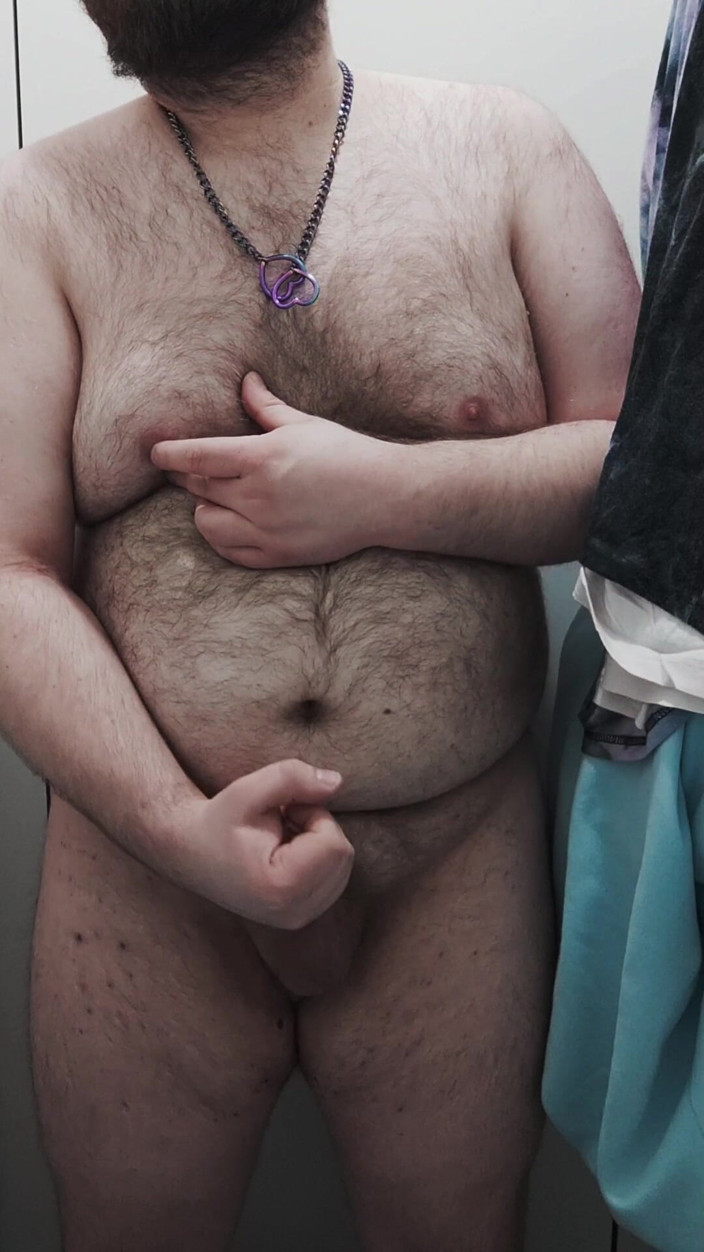 BearPup Akuma: Grasso Orso Si Masturba Sul Water E Si Lecca Il...