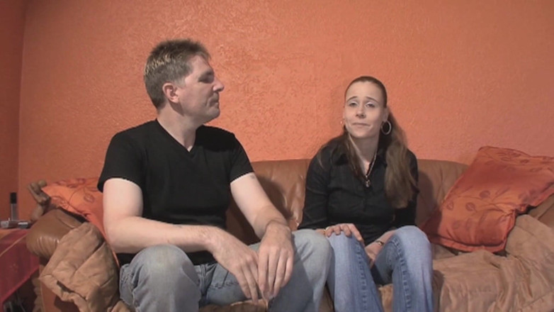 Mature Climax - 100% Mature Videos: Pelacur dewasa berambut cokelat ngentot di sofa