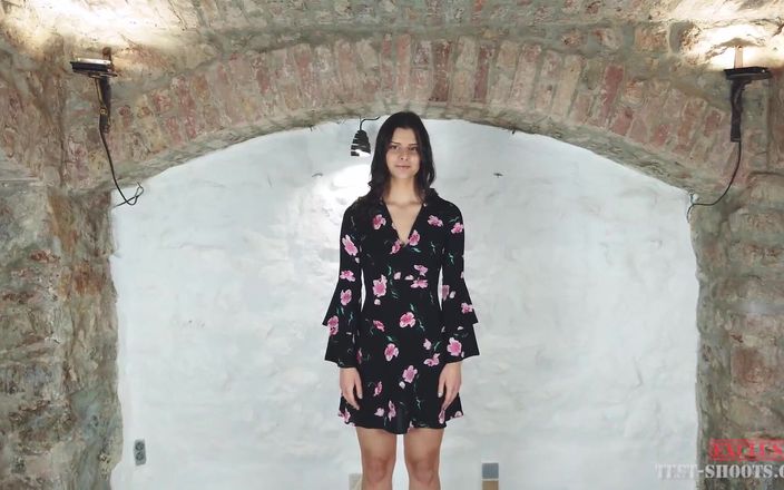 Test-Shoots: Эксклюзивное видео с хорошеньким симпатичным лицом девственницы-тинки Viola Kat на обнаженном кастинге