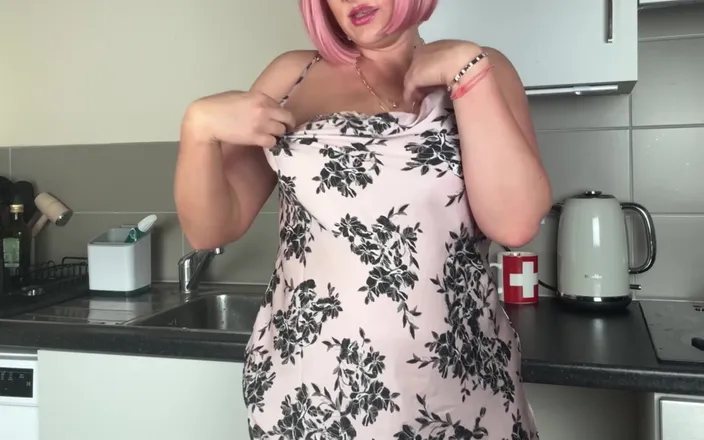 Emma Voyeur: Naughty Stepmom Dildo Fucking