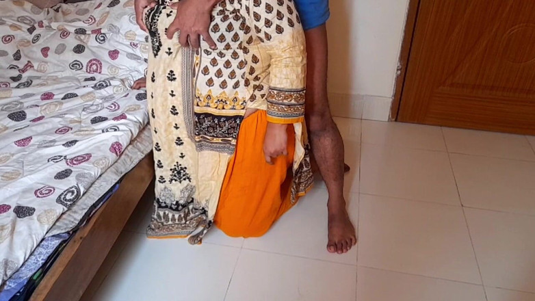 Aria Mia: Moje přítelkyně nemá velký zadek, tak jsem ošukal sousedovu tetičku,...