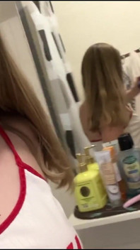 Blonde Chcací královna 6 zlatých okamžiků po domě