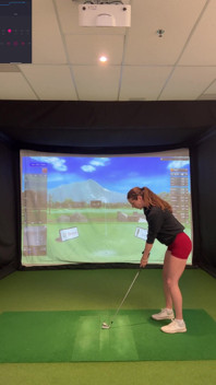 Benim lush ile bir simülatörde golf yapmaya çalışıyorum! Ben sallanırken boşalmamaya çalışıyorum!