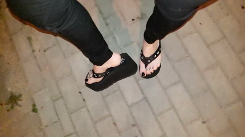 Heelex: Black Platform Thongs 1