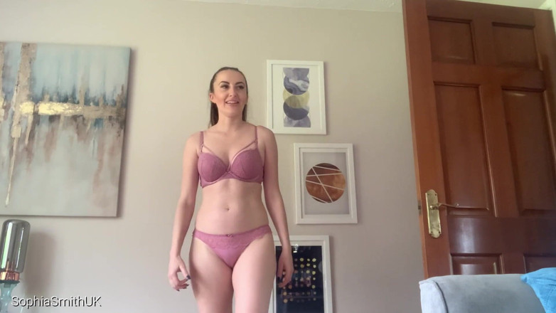 SophiaSmithUK: Cute high kicks
