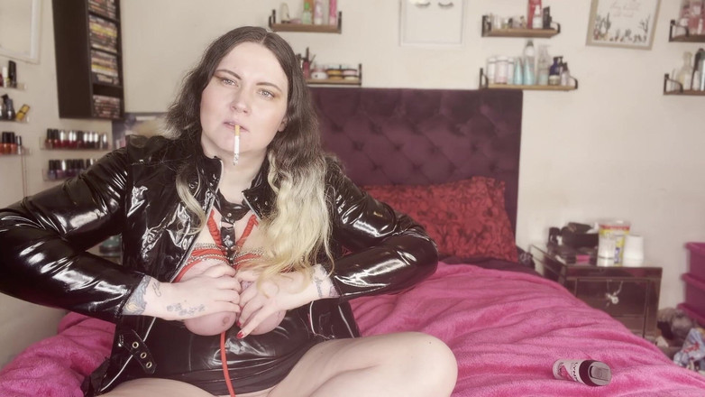 MissFFW: Miss Ffw schwelgt in schwerer bondage mit selbst titten