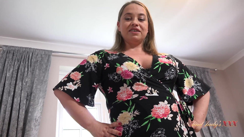 Aunt Judy's XXX: MătușaJudysXXX - mama vitregă țâțoasă de 41 de ani Olga își prinde fiul vitreg...