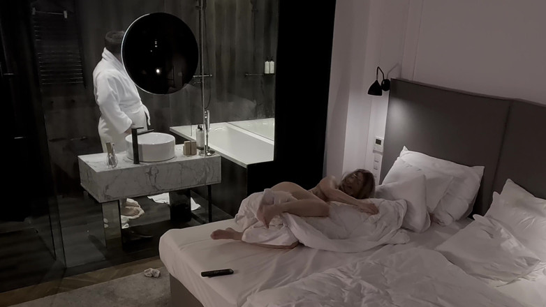 DedeDeville: Una Splendida Giovane Donna Arrapata Scopa Il Suo Patrigno in...