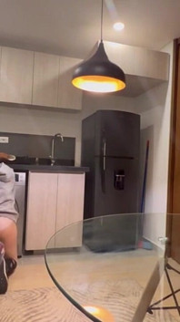 Vecina care se preface mereu că vrea să fie lesbiană