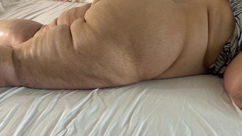 Daddykane: Hot Oily MILF Massage in the House. Sneaky Mother Invites...