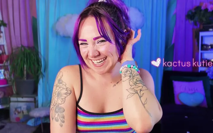 Kactus kutie: Pee Countdown and Cleavage Tease