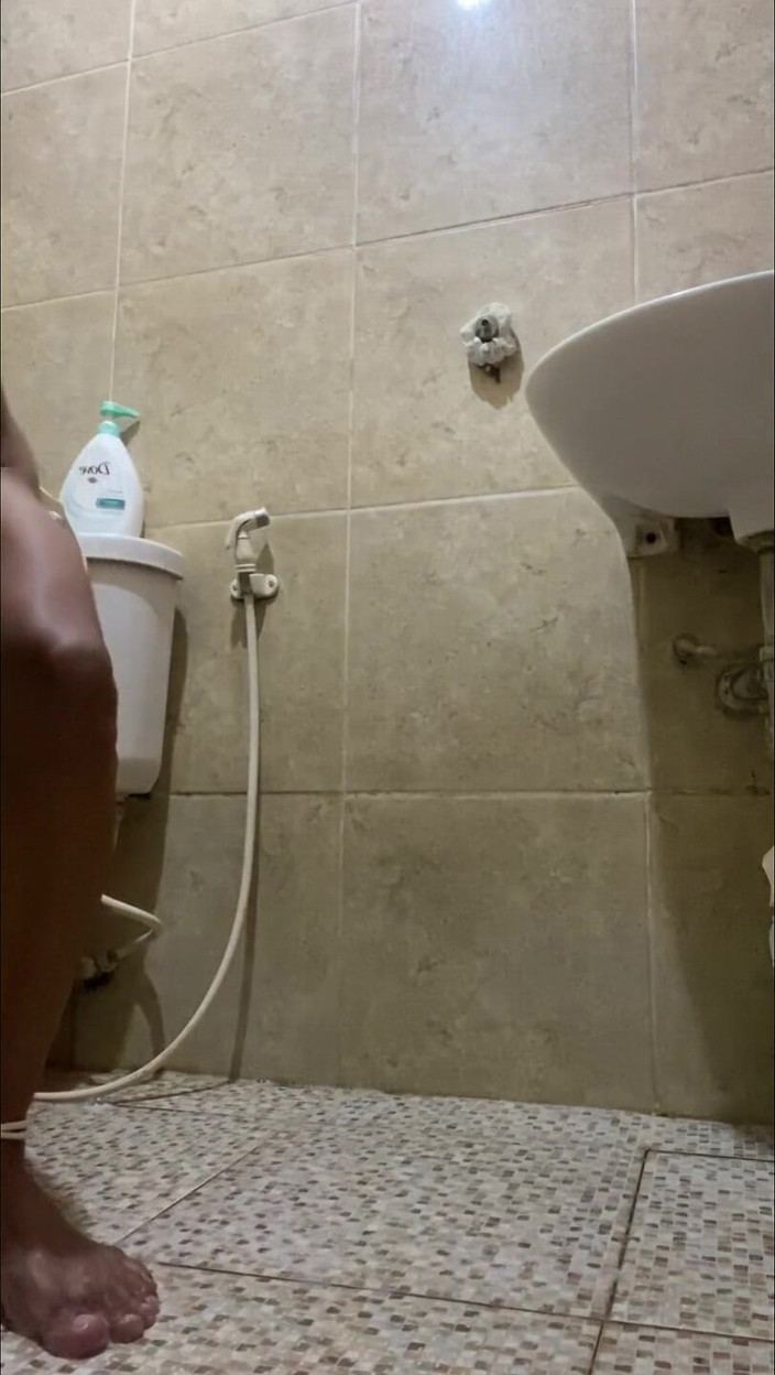 Jameson Official: Pinoy Twink Toilet Wank and Cumshot