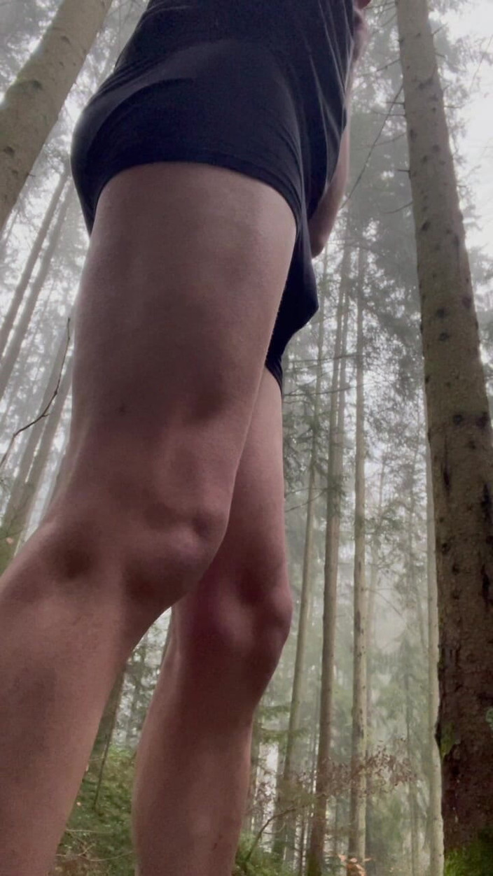 Yoogoo82: Laufen Im Wald Und Komplett Nackt Ausziehen