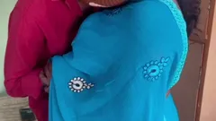 सौतेली बहन हॉट स्तन चूस रही है सौतेले भाई के साथ और फोरप्ले